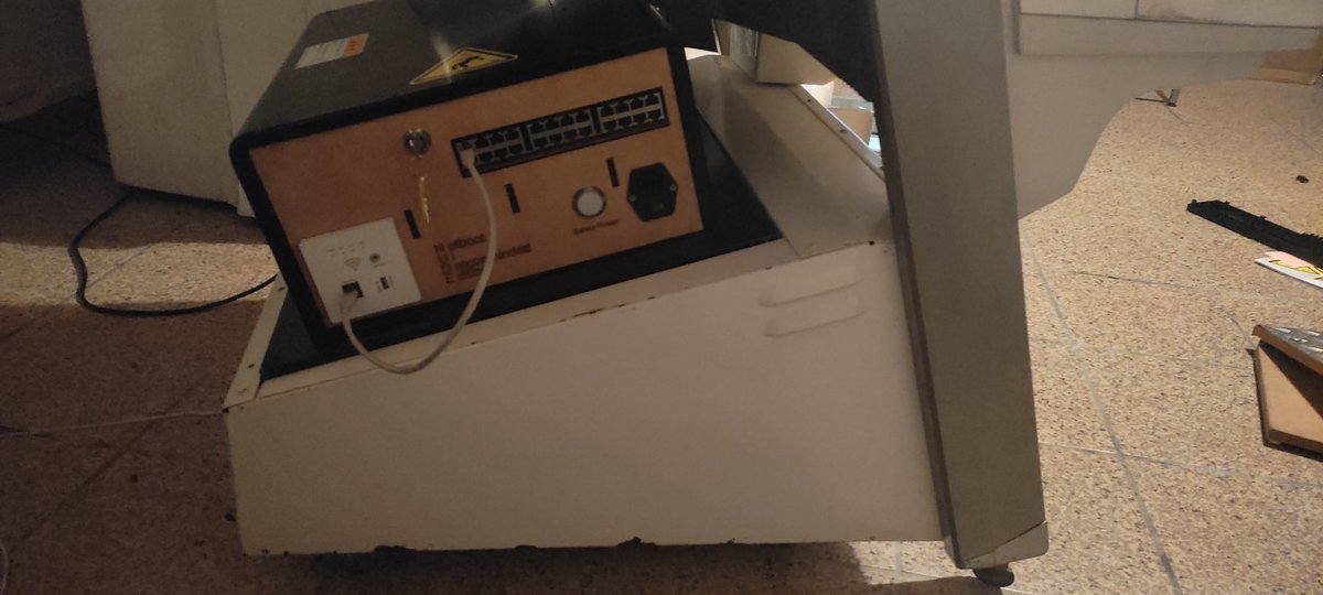 KillerLaserFR's tweet photo. HFS Nude project. Connect UP to 23 Naomi netdimm to this netboot server. All in one in a sega Lindbergh case. Juste need to connect ethernet cable and power the server. Change game with phone over wifi. Thanks to dragon minded Amazing work #arcade #RETROGAMING #netboot https://t.co/YSpJimR2TO