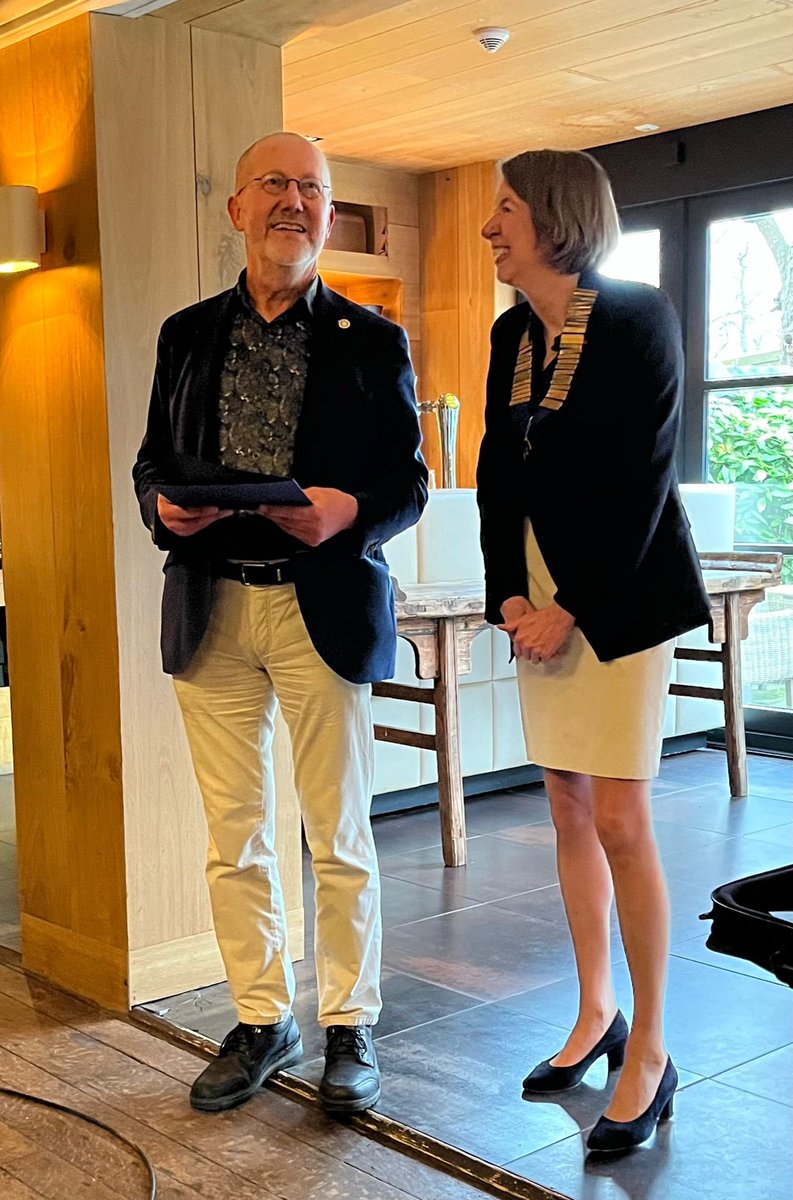 Tijdens een drukbezochte clubavond werd gisteren aan Harry Theuns de Paul Harris Fellow award uitgereikt voor zijn grote inzet voor onze club.