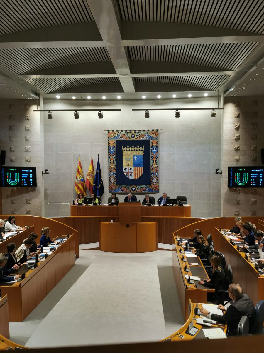 Tras 6 AÑOS de encuentros, formaciones, reuniones, alguna que otra cerveza... Por fin tenemos en la ley al Consejo Aragonés de la Juventud
¡Que alegría haberme encontrado con tanta buena gente en el camino!
Ahora toca seguir p'alante
#esCAJ #somosCAJ