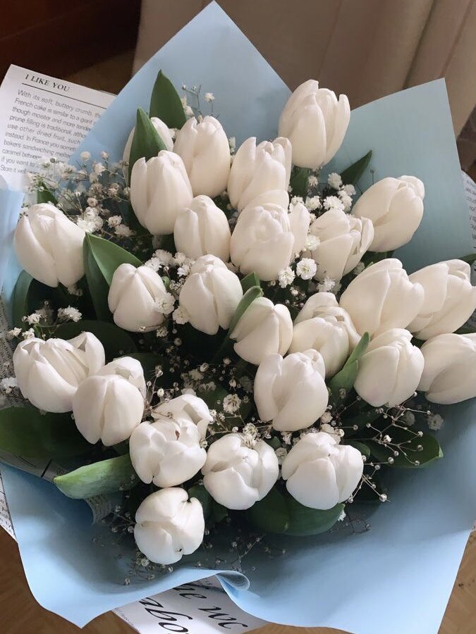 webarebuddies's tweet image. Ding dong!
A package has been sent to you! 📦

to: @xoxeexee
from: Mr. Moon
notes: It’s been a very long while since the last time I sent your weekly ice cream. Here I send you the favorite ones of yours, mint choco and tulips. I love you the most. 🤍