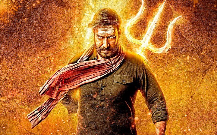 Bollyhungama's tweet photo. Bholaa Movie Review: भोला की  यूएसपी है हाई-लेवल एक्शन और अजय देवगन और तब्बू का शानदार प्रदर्शन । रेटिंग- 3.5 स्टार्स 
@ajaydevgn  #BholaaReview   #BHOLAA   #AjayDevgn  #Tabu #Bholaa 
LINK: https://t.co/3WArtY2fRE https://t.co/uDrhtldjPq