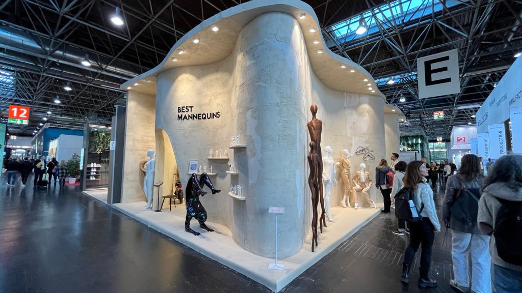 ScanDisplay's tweet photo. Join AAXO’s Lunch and Learn online session from 12pm to 1.15pm tomorrow (Friday 31st) to hear our managing director, Justin Hawes, talk about the expo and event trends showcased at last month’s EuroShop show in Germany. Click to register: https://t.co/v2J7qFGOjE https://t.co/JSQqhMyWYt