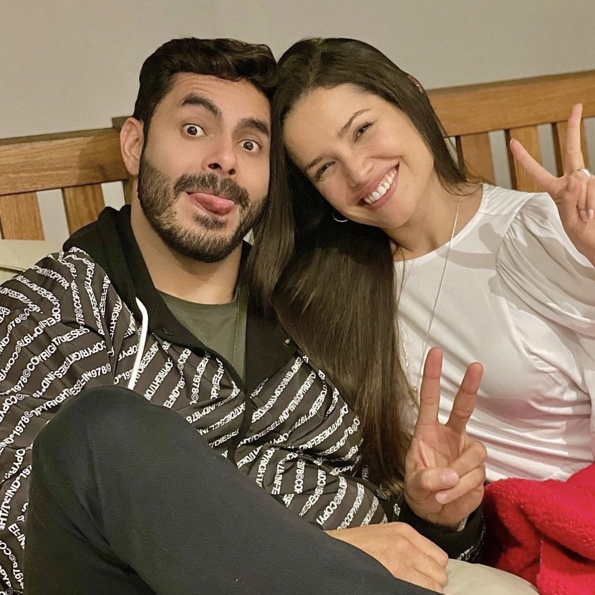 choquei's tweet photo. 🚨FAMOSOS: O cantor Rodolffo revelou em uma entrevista ter ficado com Juliette após o BBB21: “Teve um negocinho depois, coisa de quem tava querendo se divertir” https://t.co/vnsEWeFdIW