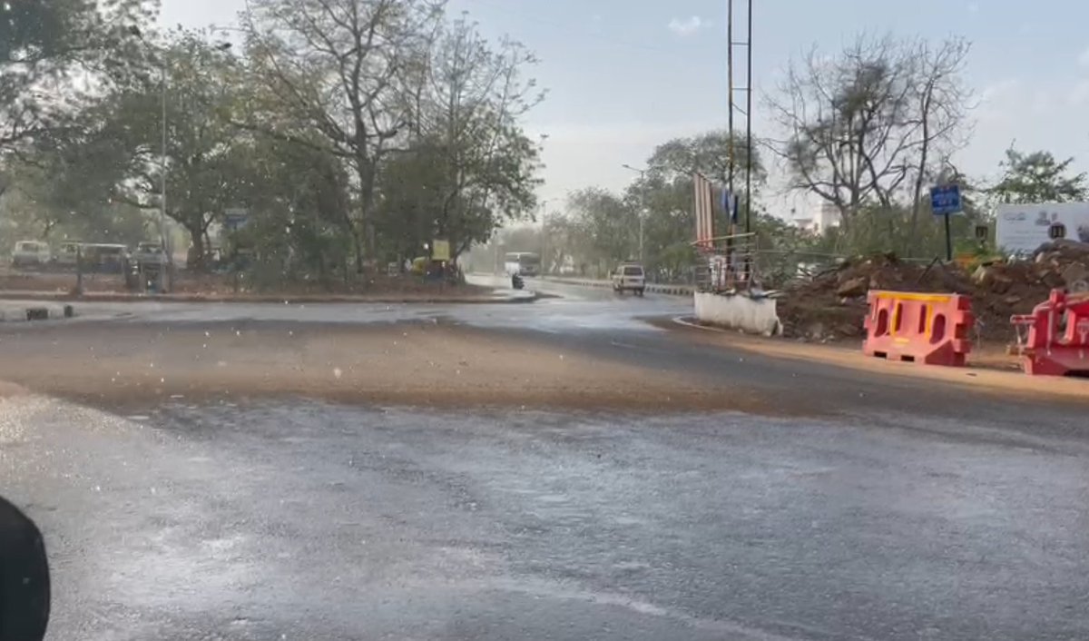 VTV Gujarati News and Beyond on Twitter: "પાટનગરનું વાતાવરણ અચાનક પલટાયું,  ગાંધીનગર શહેર અને ગ્રામ્ય વિસ્તારમાં કમોસમી વરસાદ #gandhinagar #vtvgujarati  #rain #climatechange https://t ...