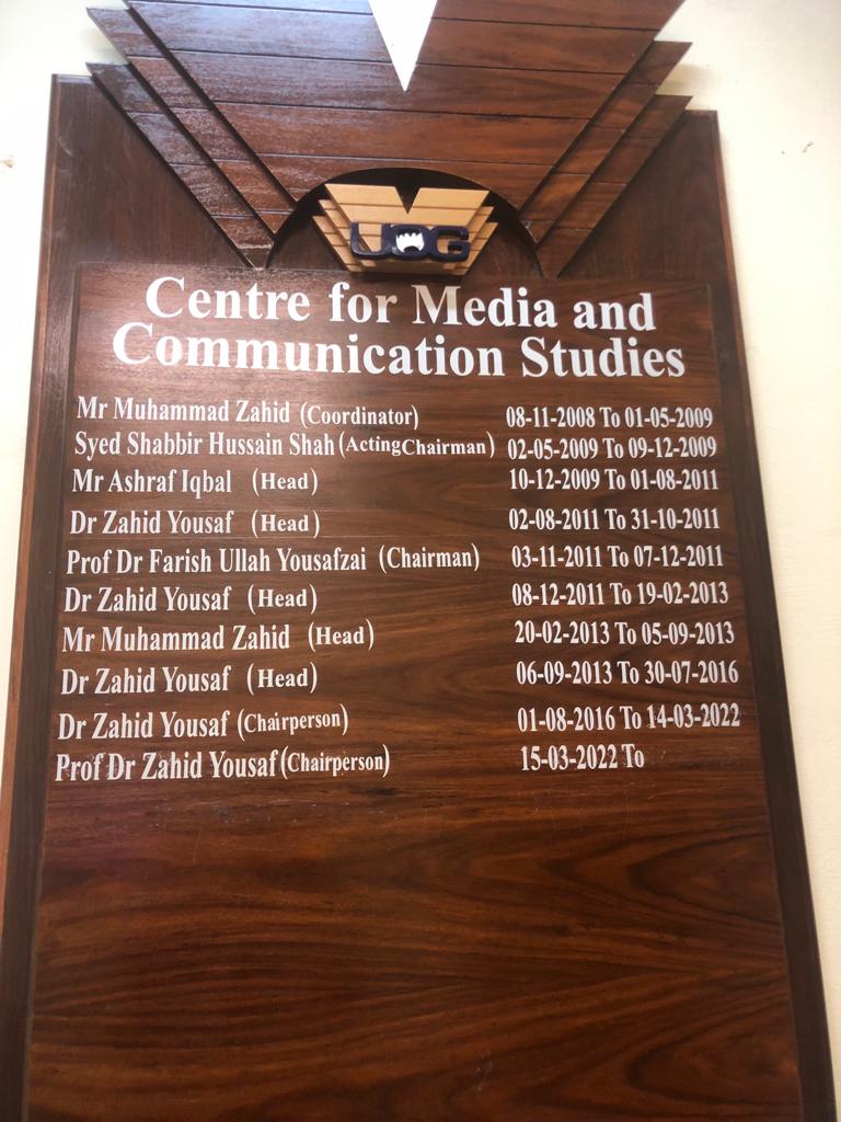 UODMCSOfficial's tweet photo. Department of Media &amp; Communication Studies is pleased to share this great feat that Dr. Muhammad Zahid Bilal (Head, Department of Media &amp; Communication Studies, University of Okara), has been honored by the Centre for Media and Communication Studies, University of Gujrat (UOG) https://t.co/QjjxXegPwq
