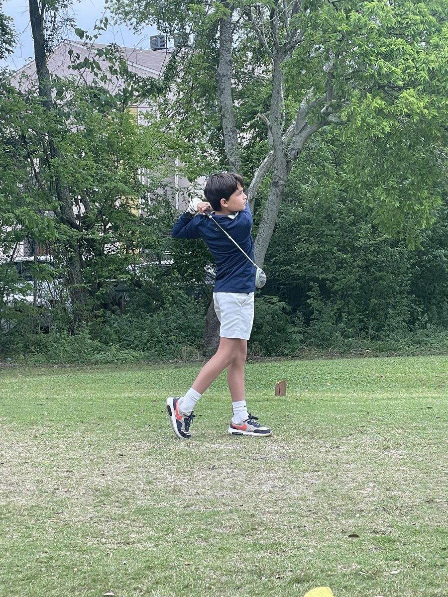6th grader Costas led the way with the low AOS round at the Kinkaid tournament. Go Dolphins ⛳️