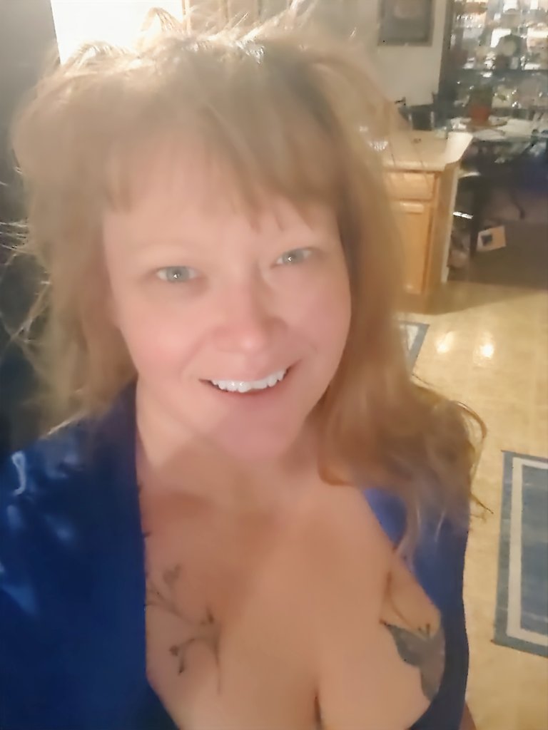 Odyne_LaFee's tweet image. Don't say I didn't warn you. 🤣

My bed head is on point today.