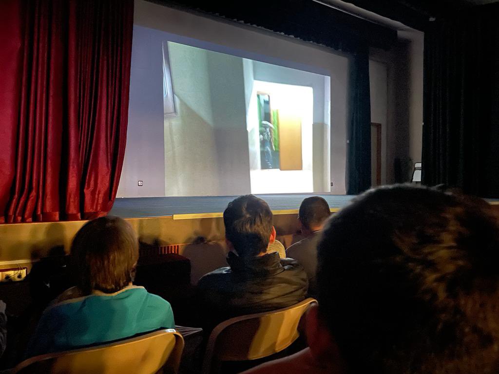 escreginahorta's tweet photo. Els alumnes de sisè han presentat en la pantalla del nostre teatre les seves creacions a l’assignatura de Narrativa Audiovisual i Programació. Moltes felicitats a tots i a totes per la gran qualitat i esforç. #elreginacreixambtu #ProgramaCreix #SomiaRegina https://t.co/nRHk1enlLj https://t.co/GQ12bau9bm