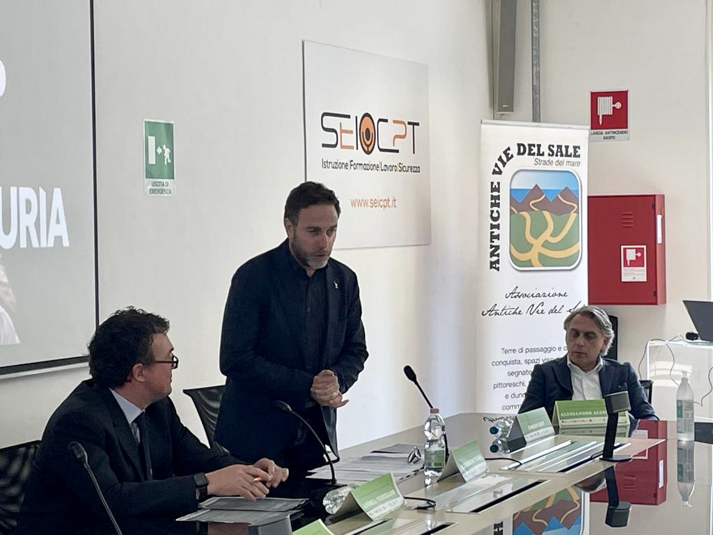 AnciLiguria's tweet photo. 👥Con la partecipazione di: pres. Sei-Cpt, Regione Liguria (vicepres. Piana e ass. Scajola), pres. Provincia Imperia @CScajola, dg Anci Liguria @PierluigiVinai, Sindaco ref. #areainterna #Arroscia Pelassa, pres. Parco naturale Alpi Liguri @AleAlessandri, pres. @CCIAARIVLIG Lupi https://t.co/yZA8R9lEBI