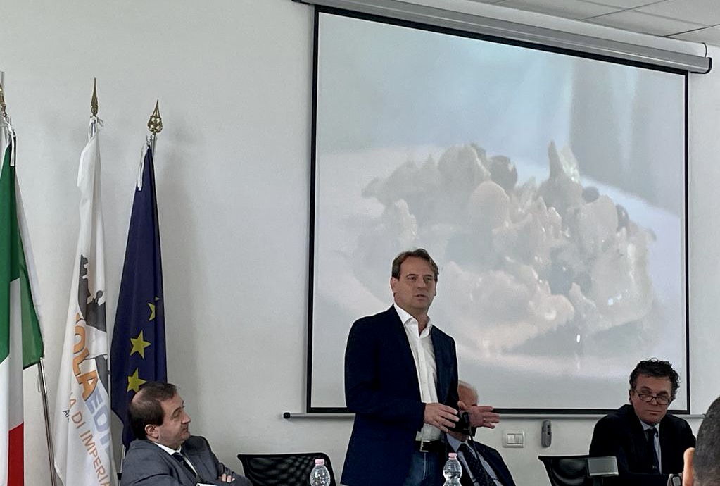AnciLiguria's tweet photo. 👥Con la partecipazione di: pres. Sei-Cpt, Regione Liguria (vicepres. Piana e ass. Scajola), pres. Provincia Imperia @CScajola, dg Anci Liguria @PierluigiVinai, Sindaco ref. #areainterna #Arroscia Pelassa, pres. Parco naturale Alpi Liguri @AleAlessandri, pres. @CCIAARIVLIG Lupi https://t.co/yZA8R9lEBI
