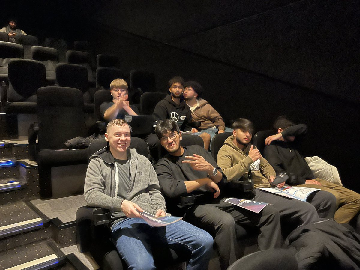QueensSch_Bus's tweet photo. Economics students enjoying todays grade booster session! #tutor2u https://t.co/cgwrNx2dON