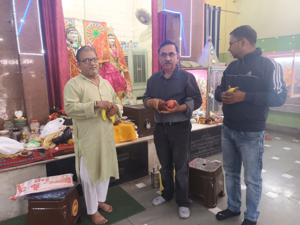 VivekBansal72's tweet photo. रामनवमी के पावन पर्व पर आज रामघाट रोड स्थित मंदिर पहुंचा और वहां मां दुर्गा की पूजा उपासना की तथा उस समय मंदिर में उपस्थित श्रद्धालुओं को रामनवमी पर्व की बधाई दी l इस अवसर पर मेरे साथ अजय धनगर, उपस्थित थे l
#vivek #vivekbansal
@HaryanaPMC @INCIndia @IYC @RahulGandhi https://t.co/SazXxaZBUD