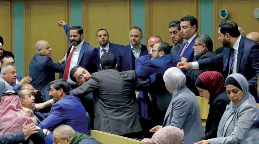 البلد اللي هذول نوابها ومؤثريها لا أمل في اصلاحها ولا تطورها