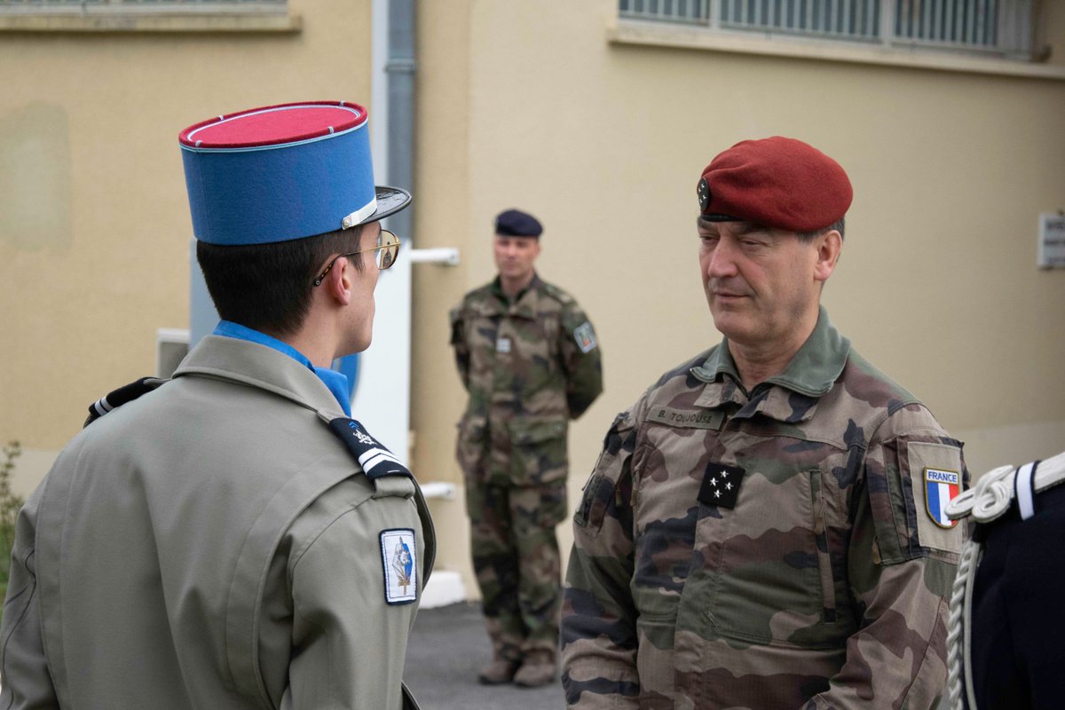 CDC_8eRMAT's tweet image. #Visite du GCA TOUJOUSE du @Commandement_FT🇫🇷

L'occasion pour le #ComFT de se voir présenter les capacités des compagnies, évaluer la performance du régiment dans les domaines opérationnel et technique, échanger avec le personnel.

#CohésionDéfense @armeedeterre @8eRMAT