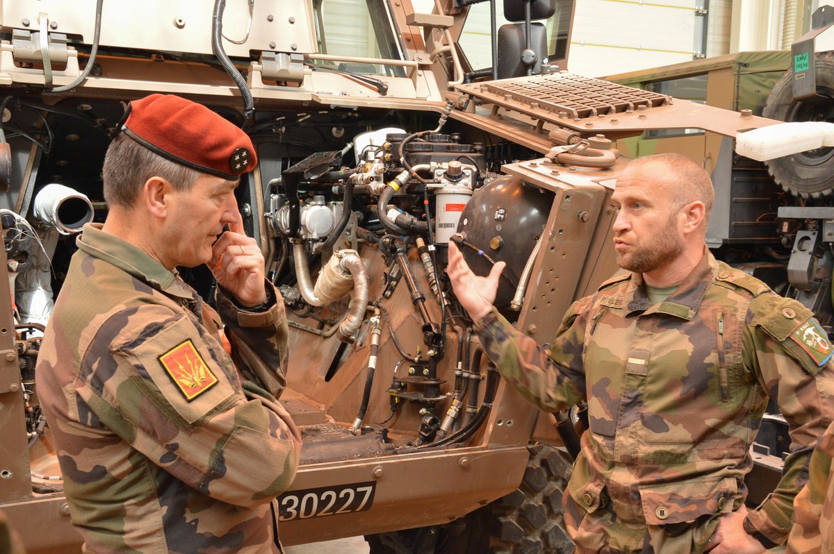 CDC_8eRMAT's tweet image. #Visite du GCA TOUJOUSE du @Commandement_FT🇫🇷

L'occasion pour le #ComFT de se voir présenter les capacités des compagnies, évaluer la performance du régiment dans les domaines opérationnel et technique, échanger avec le personnel.

#CohésionDéfense @armeedeterre @8eRMAT