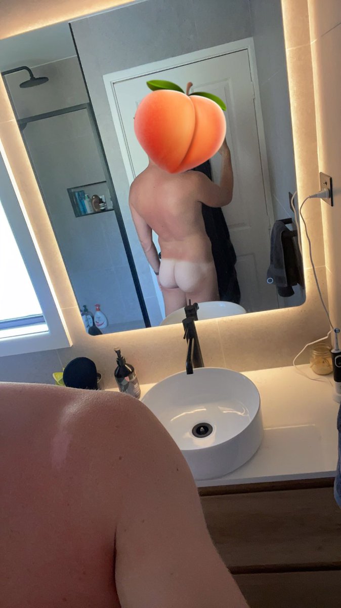 sydguy92's tweet photo. Well what are you waiting for 👅 https://t.co/bUtAZrf3jF