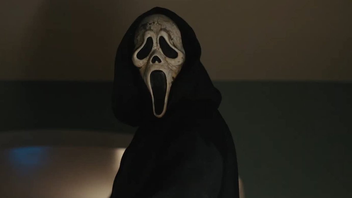 BeyondTheMask8's tweet photo. Say what you want about the killers, but this is the best on-screen Ghostface ever, in my opinion. https://t.co/tjB22BGiCq