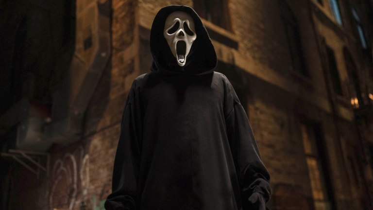 BeyondTheMask8's tweet photo. Say what you want about the killers, but this is the best on-screen Ghostface ever, in my opinion. https://t.co/tjB22BGiCq