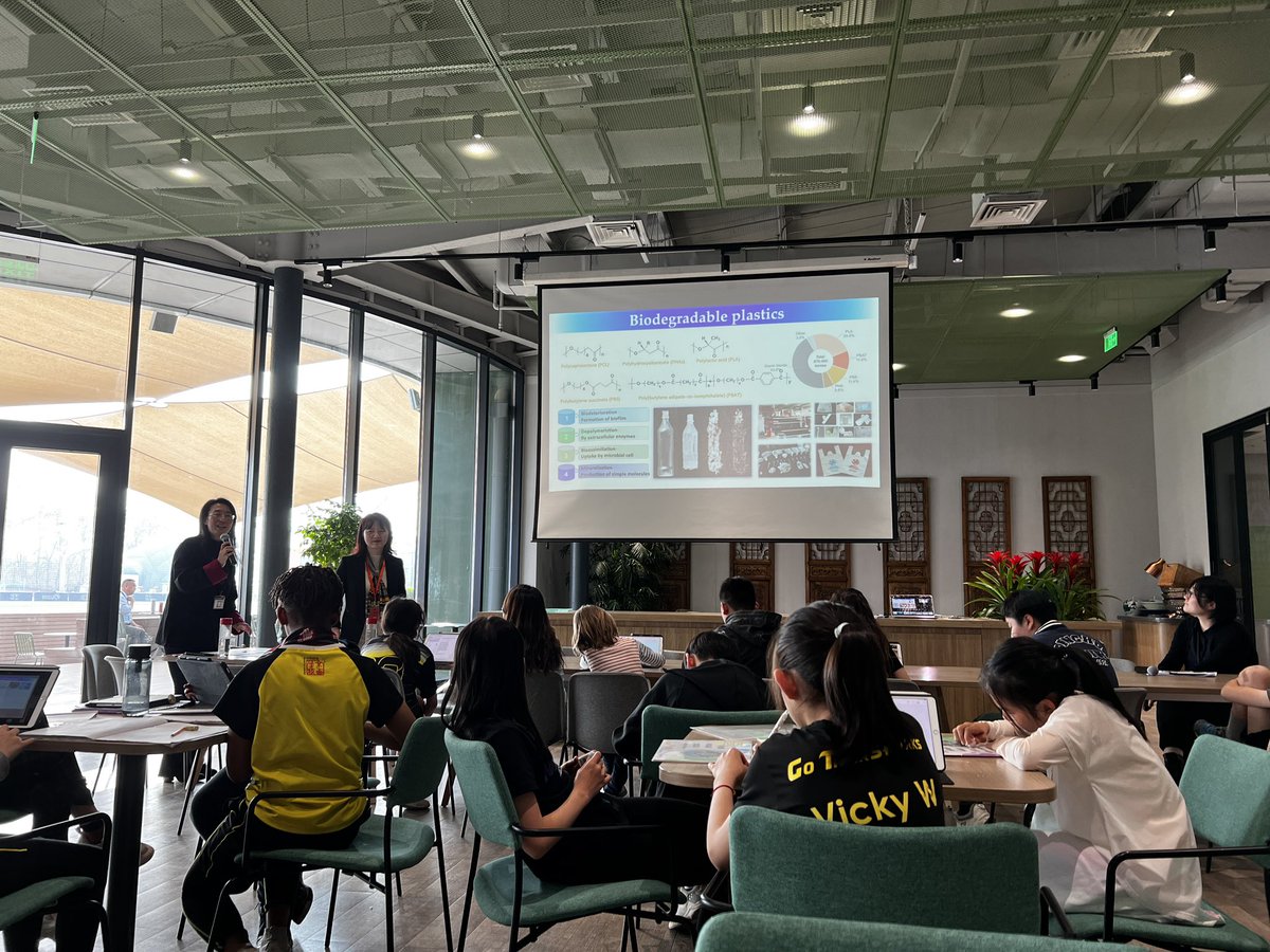 sjtylr's tweet image. Some of our #PYPX students focusing on SDGs related to water, the oceans and waste heard from a real expert scientist on their work towards biodegradable plastics and solving the plastic waste problem. #TeachSDGs