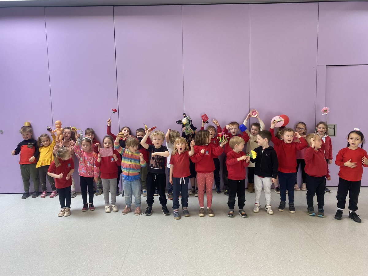YsgolGymraegD's tweet photo. #bag #blodyn #bwni #beiro #bochdew #buwchgochgota #buwch #Bobi #Bela #Beca #Batman #basged #bwced #balŵn #banana #byrgyr #babi #barf #beic #brachiosaurus https://t.co/brPJz7dAOE