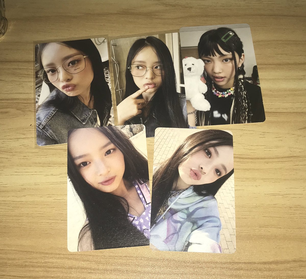 strayckart's tweet photo. # wts lfb hanni noot noot specs hyein teddy weverse 

580 set
ㅡ onhand, ready to ship 
ㅡ mint condi 

dop: payo *prio / 50% dp, rb in 24 hrs
mop: gcash 

mine / dm ! https://t.co/QIU2ZdUk90
