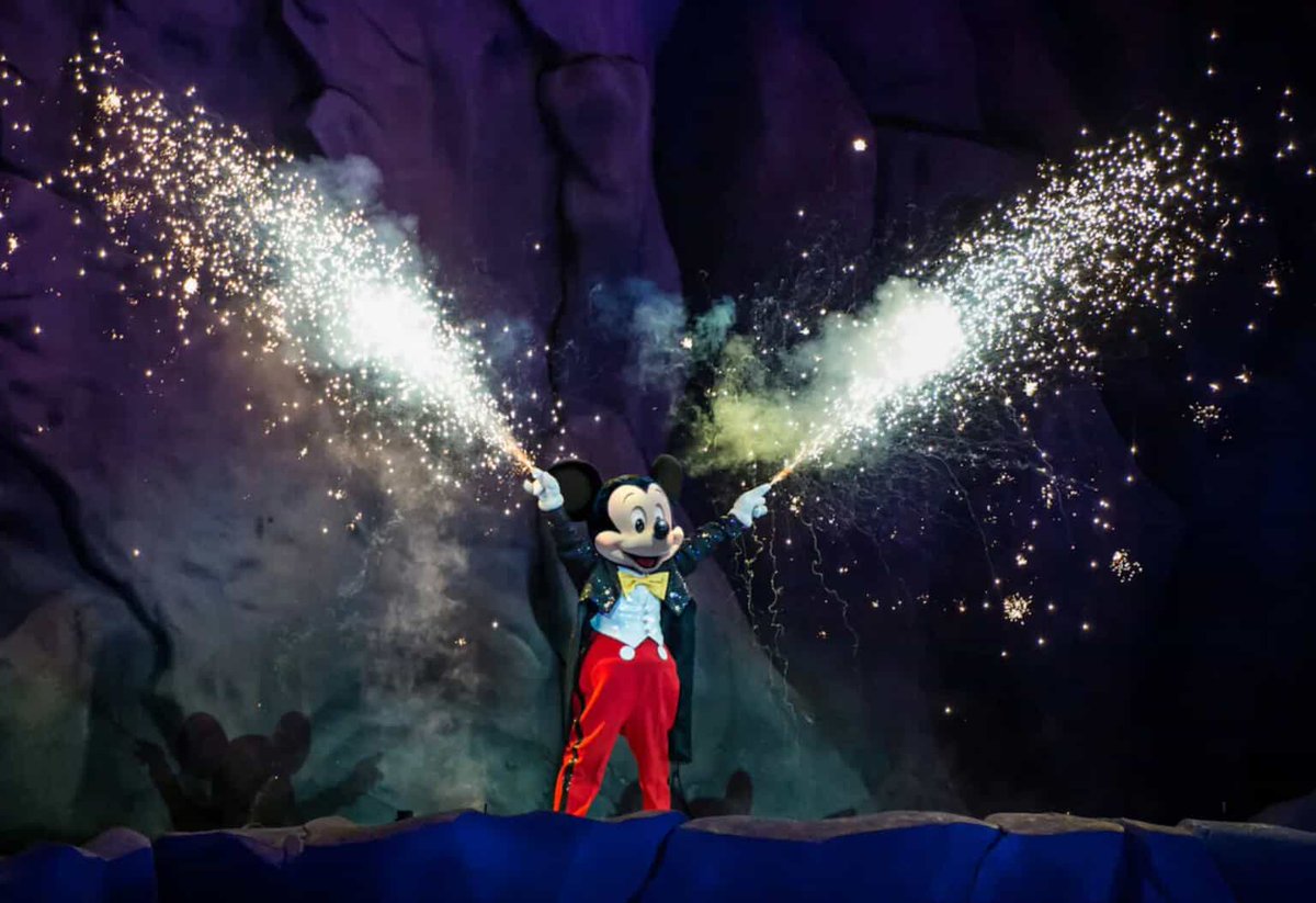Blooloop's tweet photo. DeSantis’ board to run Disney’s special district says company stripped its power #DesantisDisney https://t.co/2RbSiPfh14 https://t.co/ElL6ZHRgKL