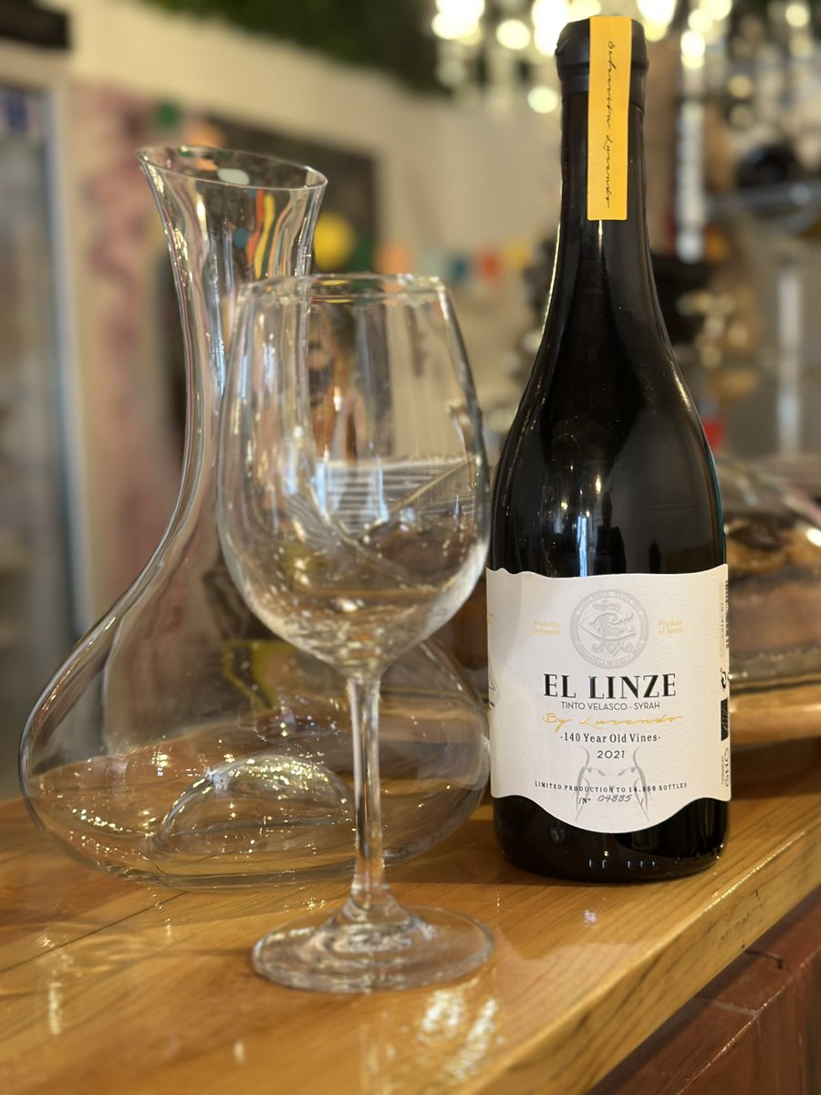 LolinCafe's tweet photo. 🔥❤️ Ja és aquí.
Estimades i estimats fans: El Linze, 20 minutos de decantat, està llest per a ser gaudit.
🫶 Reserva la teva taula al WhatsApp 93.146.0739 📲
@11anforas #ElLinze #TintoVelasco #Syrah #Badalona #vi #vino #vinotinto #vinegre https://t.co/BGXySybYe3