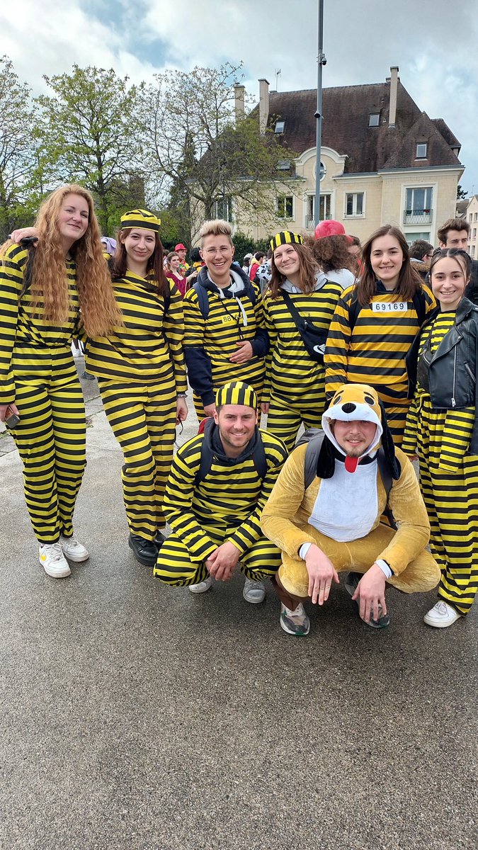 #CarnavalCaen Esplanade de la Paix, vous êtes là 🦄❤️ ! Dans moins d'une heure, le cortège du plus grand carnaval étudiant d'Europe s'élancera dans les rues de #Caen !
