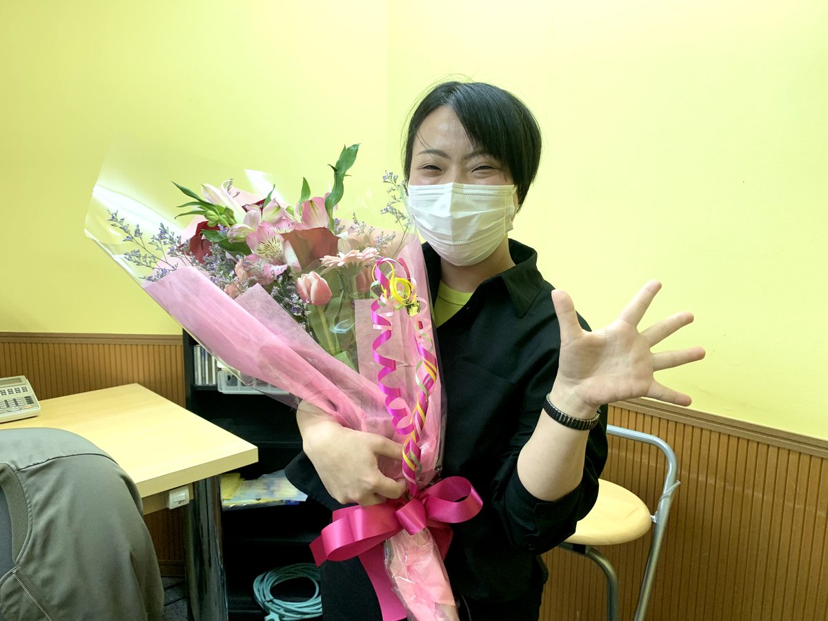 FMaiai's tweet photo. 【閉局まで、あと1日！】

今日で、上野杏さんと千波留さんの木曜シスターズも最終回でした😭

お2人とも、ありがとうございました！

そして明日は、9時～19時まで特別番組を放送します！📻

＃fmaiai #エフエムあまがさき https://t.co/J0y5hHPVXD