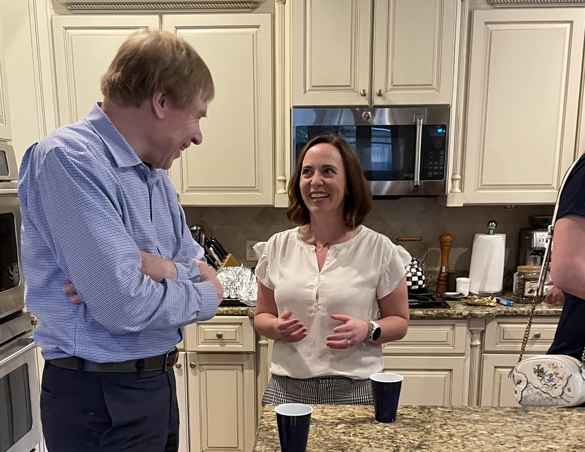 olemissjourimc's tweet photo. It’s IMC Connect! day! 🎉 We got the party started last night as some of our researchers visited with graduate students and faculty. We are thankful to have guests from @UGAGrady, @NewhouseSU, @UMN_HSJMC & @RIT_SOC! #LetsGetConnected #IMCConnect https://t.co/7JUja3kXo7