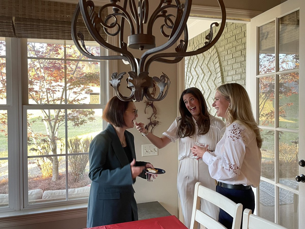 olemissjourimc's tweet photo. It’s IMC Connect! day! 🎉 We got the party started last night as some of our researchers visited with graduate students and faculty. We are thankful to have guests from @UGAGrady, @NewhouseSU, @UMN_HSJMC & @RIT_SOC! #LetsGetConnected #IMCConnect https://t.co/7JUja3kXo7