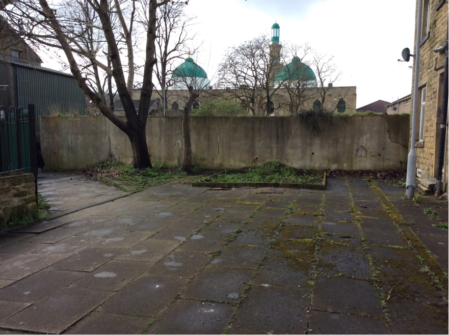 ECS_Keighley's tweet photo. Litter picking in our local area. Before and after. Thank you for the support @asda Keighley - especially Suzie! #CleanUp #Care #Collaborate #BrighterFuturesWeek #GreatSpringClean https://t.co/NPNV0JCmCJ