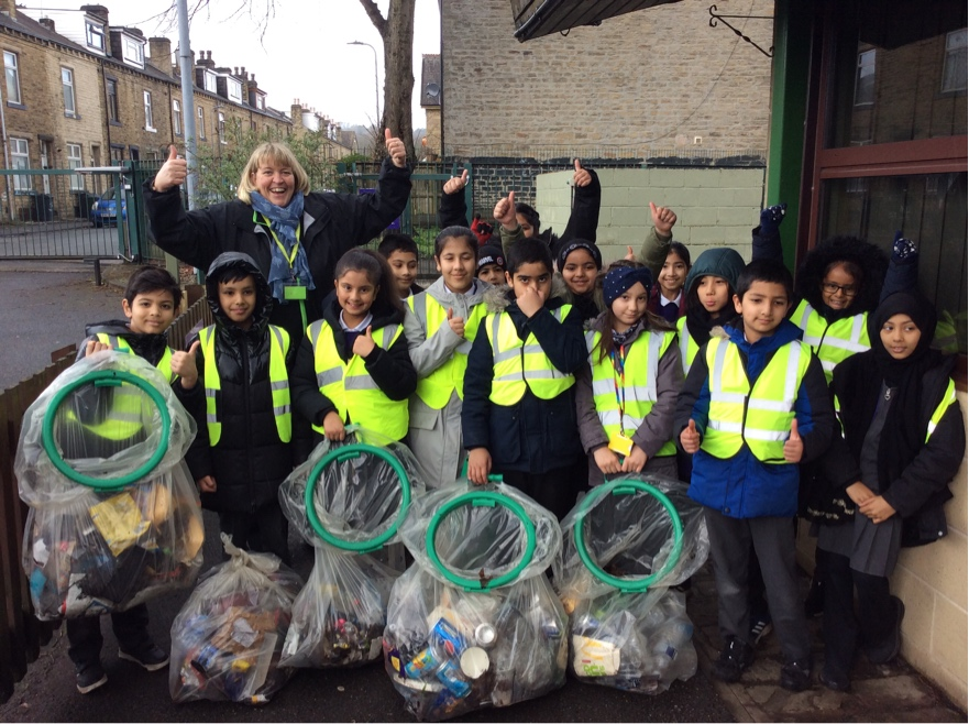 ECS_Keighley's tweet photo. Litter picking in our local area. Before and after. Thank you for the support @asda Keighley - especially Suzie! #CleanUp #Care #Collaborate #BrighterFuturesWeek #GreatSpringClean https://t.co/NPNV0JCmCJ
