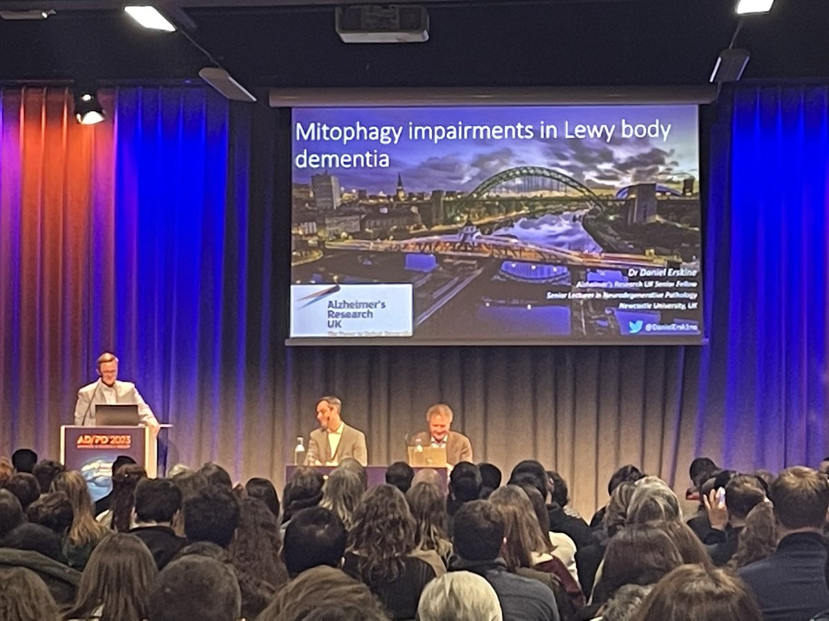 Lauren_C_Walker's tweet photo. Full house for @DanielErsk1ne @adpdnet! Really nice data showing differences between cells containing Lewy bodies and those without https://t.co/YTrov5a9Br