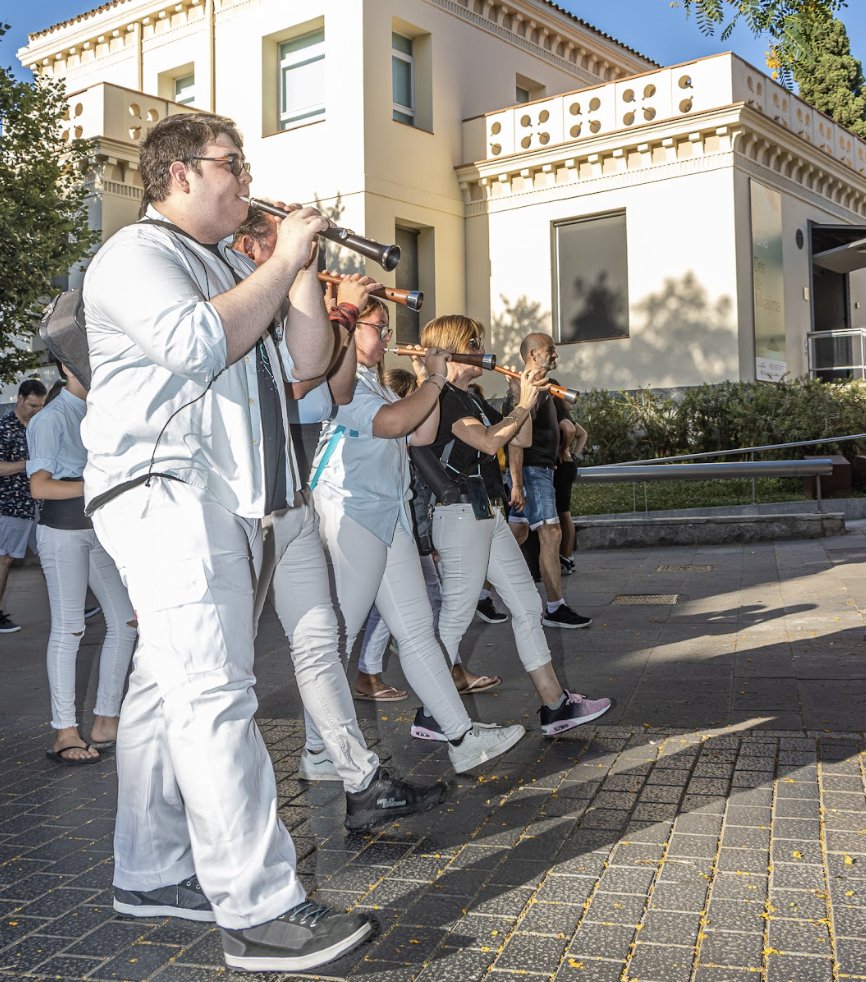 cdesantacoloma's tweet image. T'agradaria formar part dels grallers i tabalers de la colla? 🥁 Apropa't avui a l'assaig i prova-ho! 😃 Ens trobaràs al CTPC Joan Peiró de 19h a 21h. 

#grallers #tabalers #tradicio #cultura #santacoloma #santako #gramenet