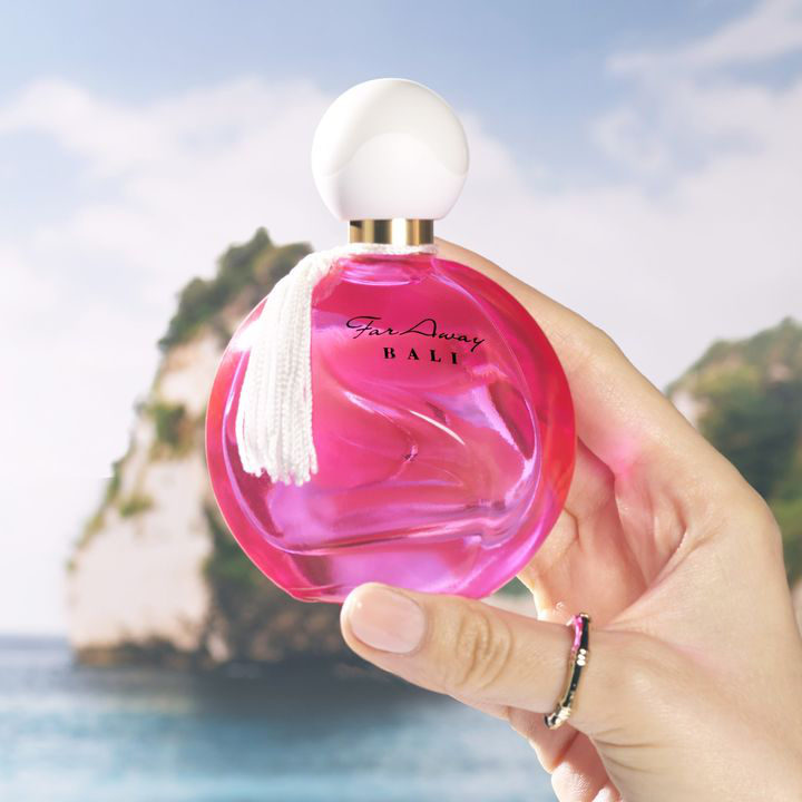 AvonInsider's tweet photo. Escape with the exotic scent of Far Away Bali. 🌴 https://t.co/H2DsPPcQI8 https://t.co/KxSur3G4Ay