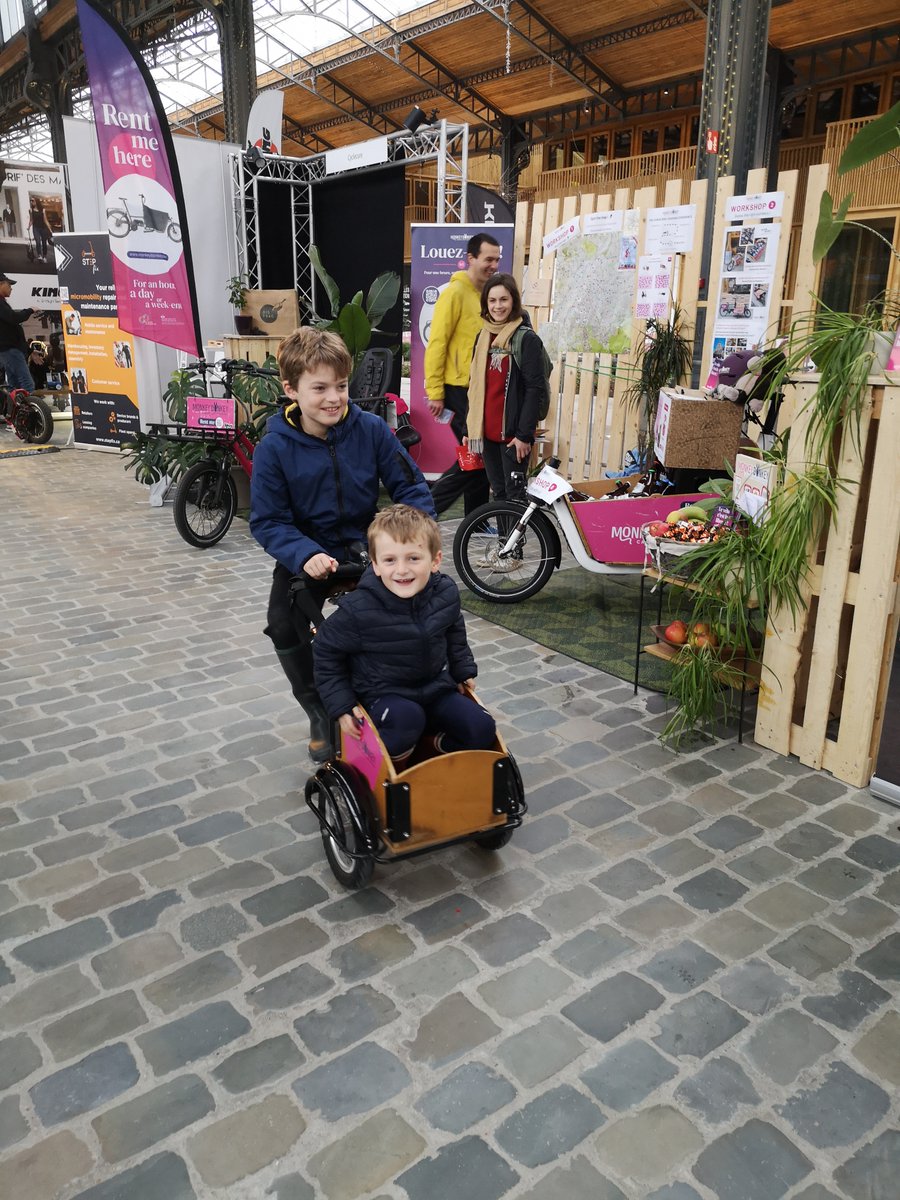 MonkeyDonkeyBXL's tweet photo. Un grand merci à vous d'être passés nous voir au salon @BikeBrussels17 😊🚴

On a été ravis de vous rencontrer et de répondre à toutes vos questions sur la location de nos vélos-cargo et longtails à Bruxelles. 🥰

On se retrouve l'année prochaine!✅

#monkeydonkey https://t.co/KQmVbErflB