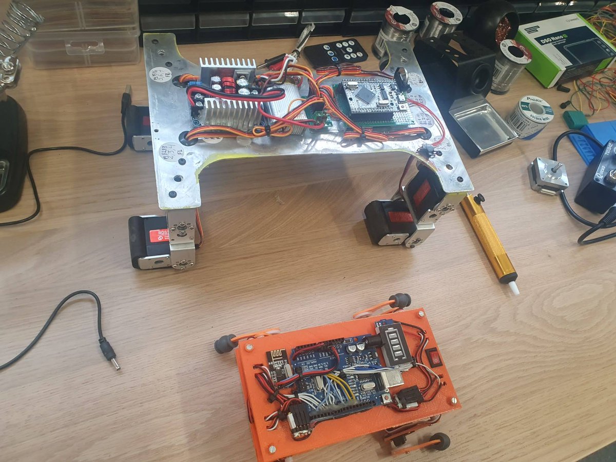 Saregune's tweet photo. ¡Otra semana que llega a su fin con muchos avances! Nuevos aprendizajes #javascript #DOM #arduino y nuevas conexiones!
Hemos conectado con @hibridalab_eus una gran visita, comienzo de una nueva y bonita amistad
#WomensLearningToCode #CodigoEnElCascoVG #FSE @sendotuAB https://t.co/3W9YKJ1scz