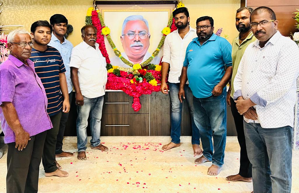MDMunishsamy's tweet photo. "செயற்கரிய செய்வார் பெரியர் சிறியர்
        செயற்கரிய செய்கலா தார்"
உழைப்பால் உயர்ந்த உத்தமர் அய்யா #அறிவுச்சுடர்_அரியமுத்துகுடும்பர்
முதலாம்ஆண்டு நினைவேந்தலில் அய்யாவுக்கு புகழ் வணக்கம் செலுத்தப்பட்டது..
@DKV_IT_WING_Ofl @DKVICF2023 @DrGunasekarAC @annamalai_k @amarprasadreddy https://t.co/ZJ5pVrKqQE