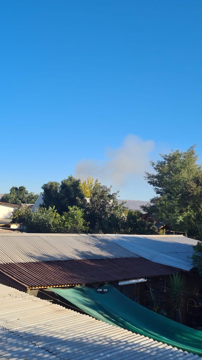 Emergencytalca's tweet photo. Ahora: Bomberos concurre hasta 17 Sur con 3 Oriente por casa que se quema https://t.co/VGglMJY2lU
