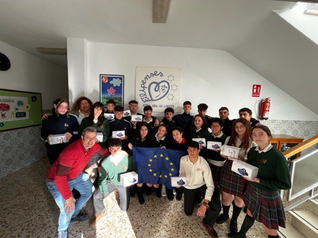 El alumnado de 4ºESO ha participado en la XVII edición del Premio JACE (Jóvenes Andaluces Construyendo Europa) cuyo objetivo es promover el conocimiento de la Unión Europea entre el alumnado.
#DiputacionDeMalaga #EuropEduca #NuestraSeñoraDelLoreto #Filipenses