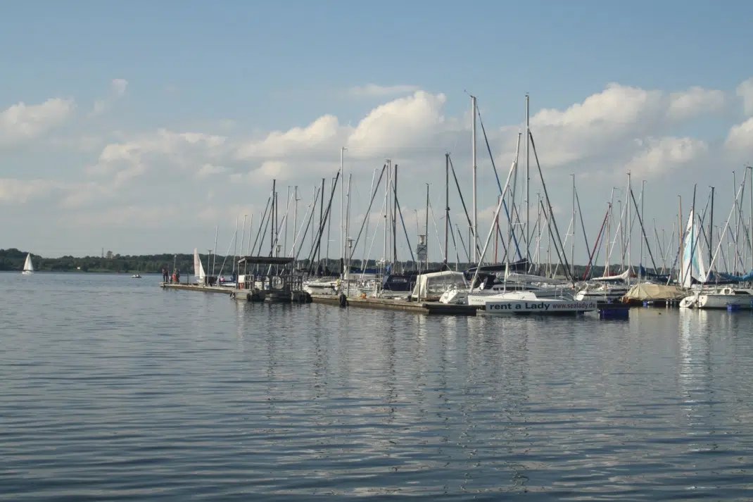 LIZ_de's tweet photo. Kein Freibrief für #Motorboote: Grüne Landtagsfraktion beschließt Positionspapier zur Nutzung der Tagebauseen
Zum Artikel https://t.co/JLyUkiULhF via @LIZ_de
#Neuseenland @Neuseenlandinfo #Sachsen #Tourismus #Leipzig https://t.co/0VTpizxzN6