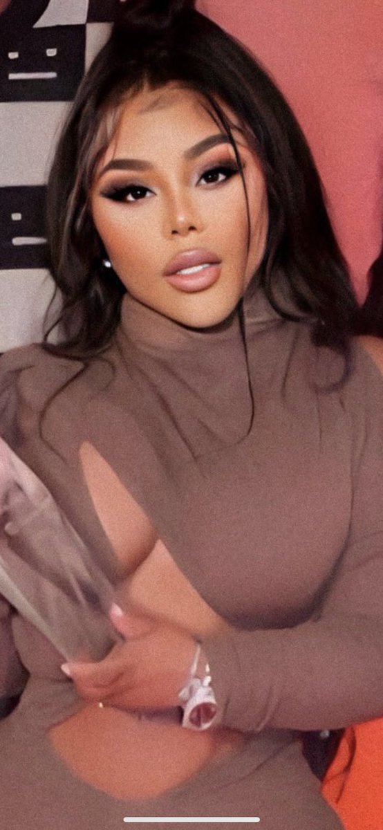 RicMond21's tweet photo. @LilKim #Queenofrap #Kimiscoming #Kimseason https://t.co/5lKnORWTFl
