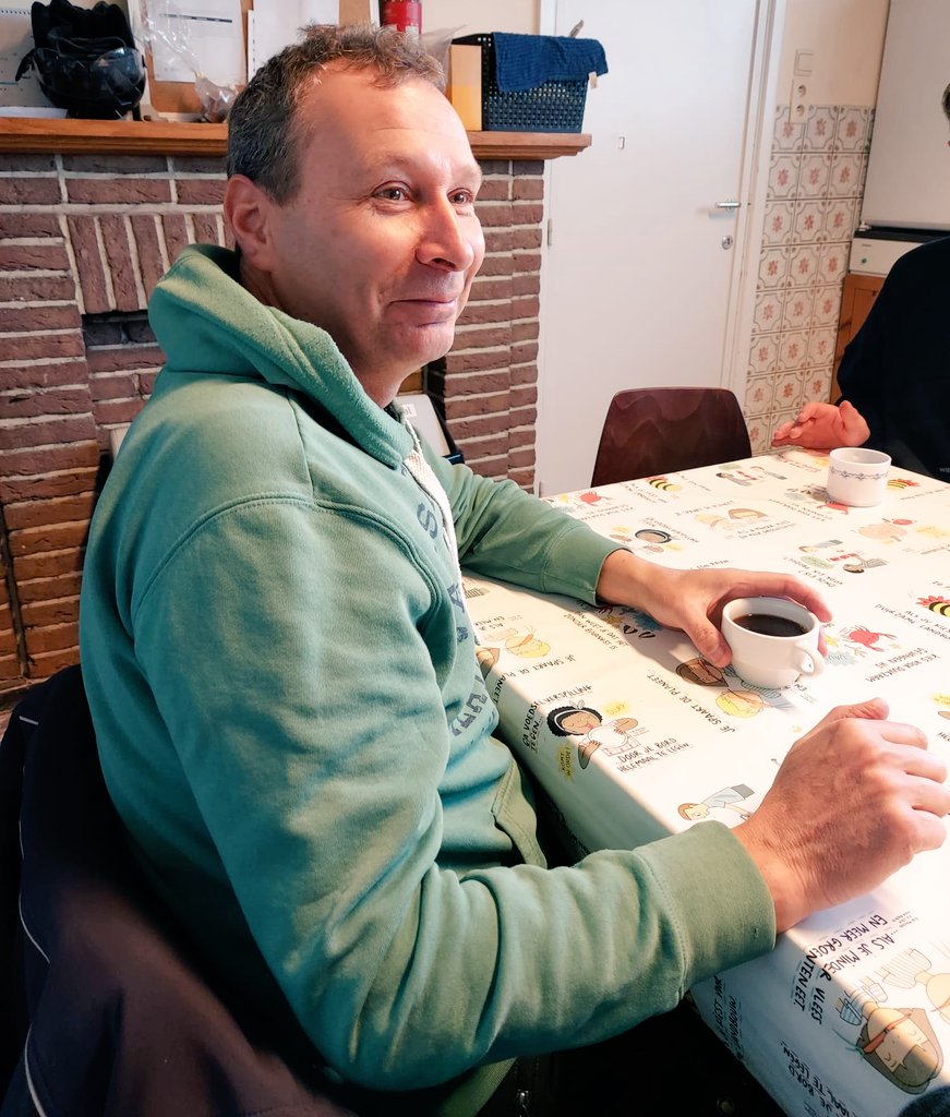 PredictiveBree1's tweet photo. De verjaardag met onze collega's vieren met taart en koffie☕🍰 Verjaardag Franky🎉🥳 https://t.co/Iz5vjRJpd9