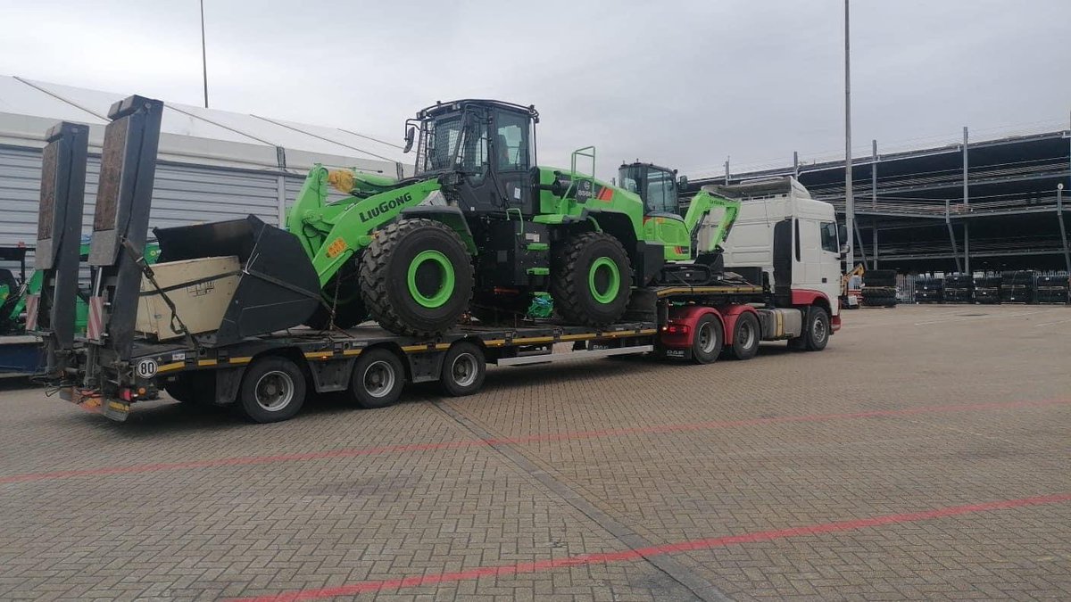 LiuGongUK's tweet photo. The very first new LiuGong electric model has landed in the UK! 😎😎💚

#liugong #liugonguk #electricexcavator #electricwheelloader #electricshovel #excavator #earthmoving #digger #demolition #wheelloader https://t.co/cq5r5BWKKy