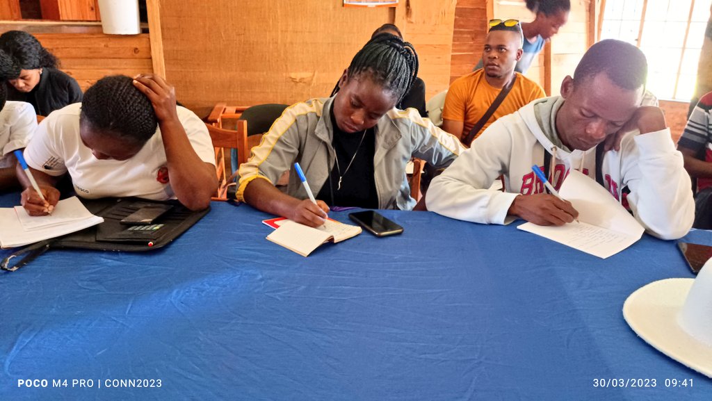 perchmediatrust's tweet photo. Time to get busy

@perchmediatrust with support from @unescoROSA training #Manicaland community radios

2Day programme on;
-Radio Production 
-Community Radio In the Digital Era

@NyanganiFMRadio, @AvuxeniFm, @ChimanimaniF, NdauFM represented
@codzalo @AliceMudzingwa5 @SheReports https://t.co/44pbEwLQpe
