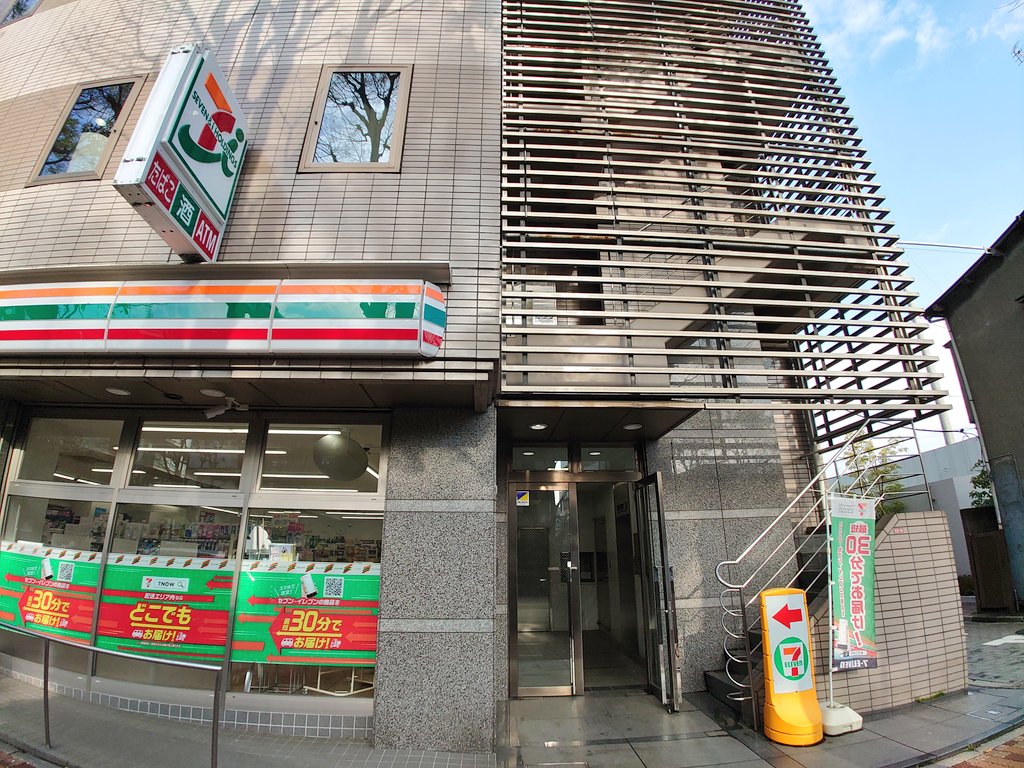 xjapan080328's tweet image. おととし風に煽られてライトスタンドごと倒れて割れてマニュアル発光しかできなくなった #i60A を入院させてきました。久々に高円寺のニッシンに行きました。
#ニッシンジャパン
#Nissin