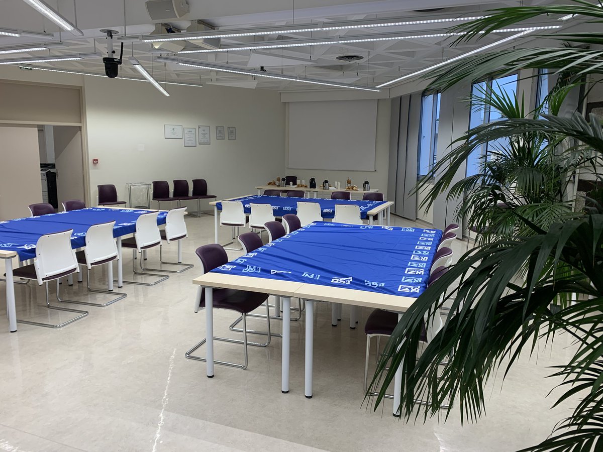 andypriestner's tweet photo. Ce matin, j'enseignerai UX et j'utiliserai LEGO Serious Play pour explorer ses possibilités à Montpellier Business School #LEGOseriousplay #lsp #userexperience #uxlibs #libux #libraries #aciege https://t.co/SeLNymperu