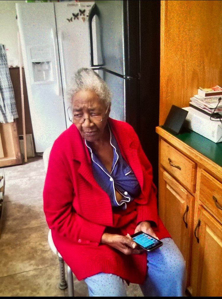 WichitaPolice's tweet photo. Wichita, we need your help!

Officers are working to locate 85-year-old Shirley Chargois, who was reported as a missing person earlier tonight. Shirley was last seen volunteering at the Lord's Diner around 6:30 p.m. on Wednesday and did not return home. https://t.co/zdVhsj9izr