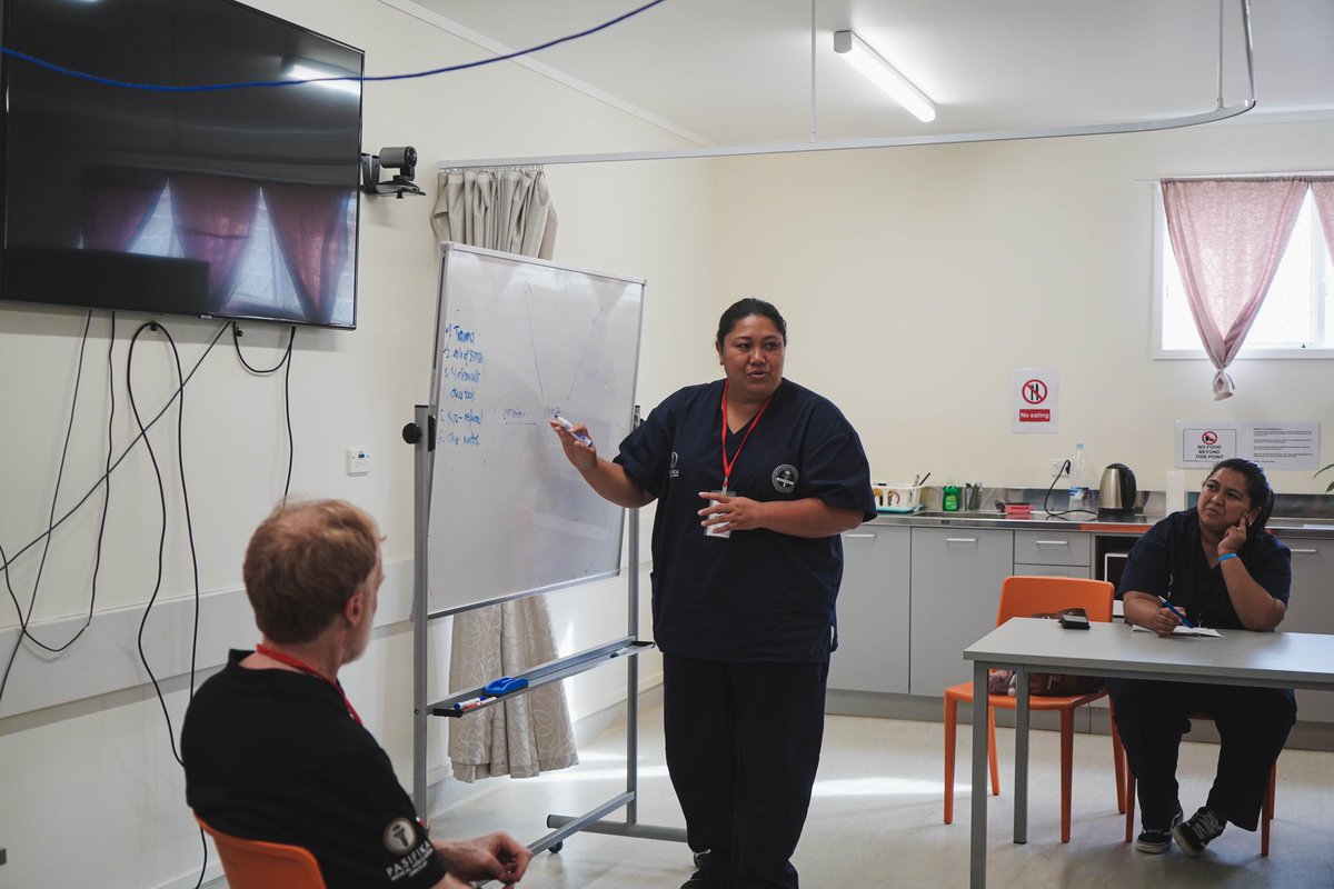 MedicalPasifika's tweet image. The #PACMAT team spent the day meeting &amp;amp; scoping the current state of Vanuatu’s cyclone response with VANMAT &amp;amp; local health/mental health teams.